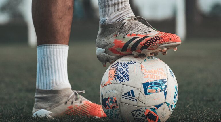 Personalizacja butów piłkarskich – jak uczynić je unikalnymi?